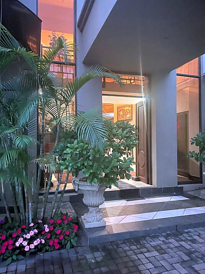 Casa Flora Guesthouse