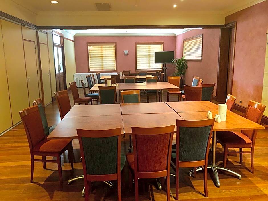 Best Western Plus All Settlers Motor Inn