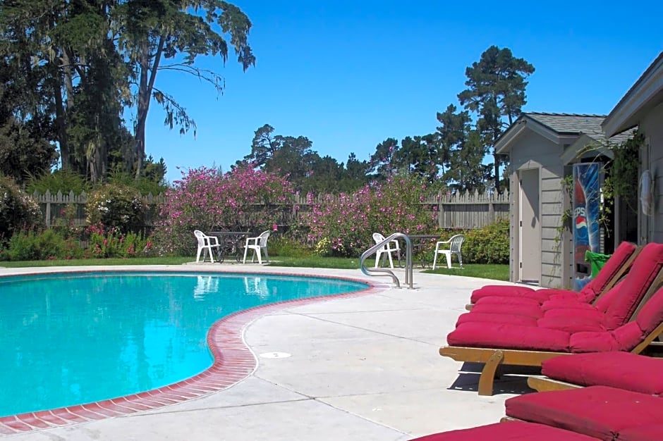 Cambria Pines Lodge
