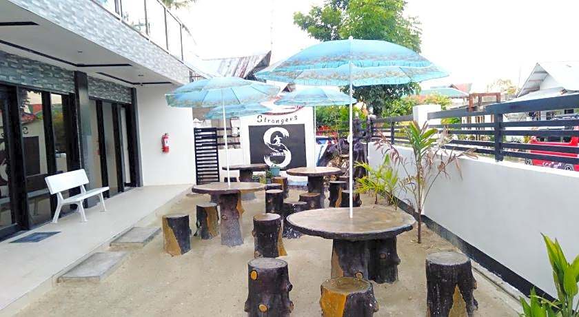 Strangers Inn&Bar