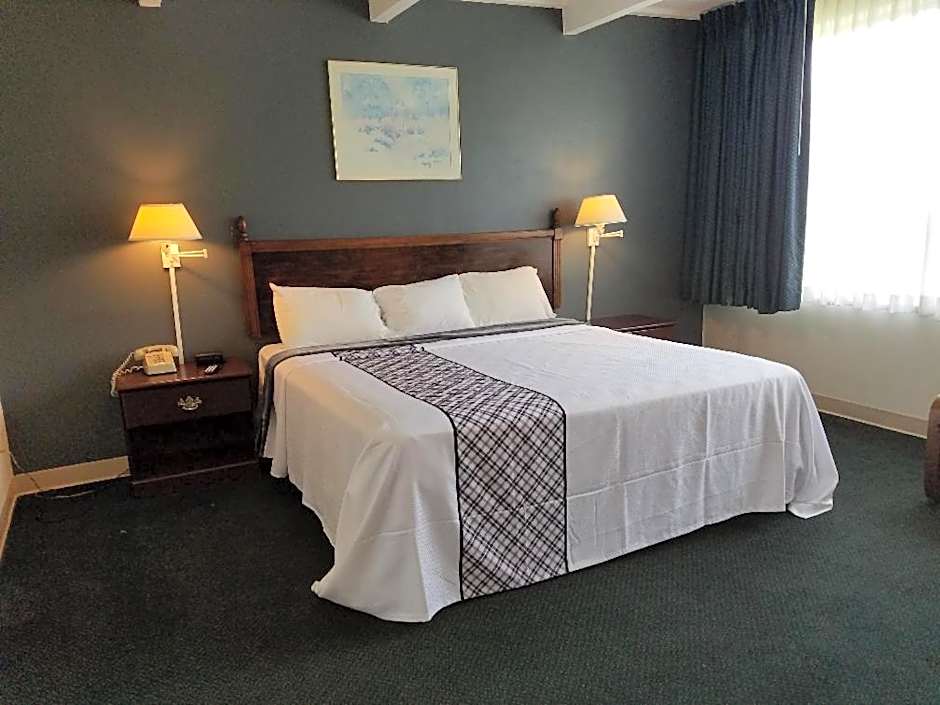 Travelodge by Wyndham Lake George NY