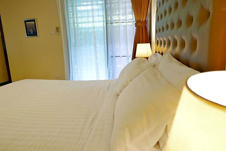 Photo 1 of 7 of Deluxe Queen Room