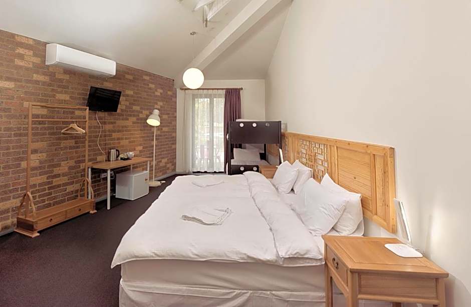 Sinofield Edu-Retreat