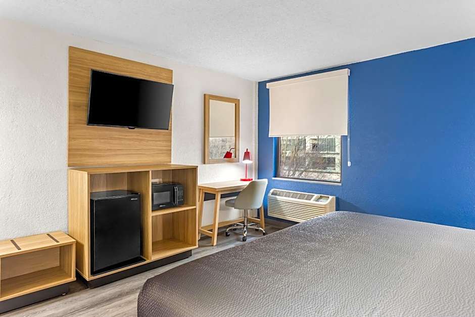 Super 8 by Wyndham Chicago IL