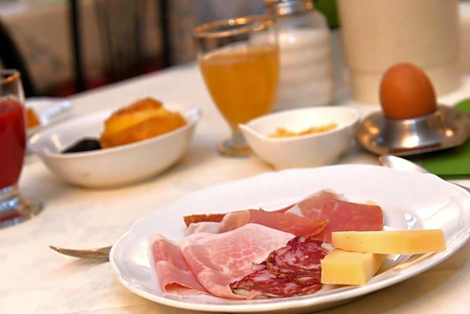 Hotel Silene Parking and Garage