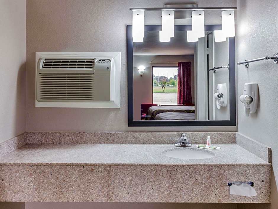 Super 8 by Wyndham Mt. Pleasant TX