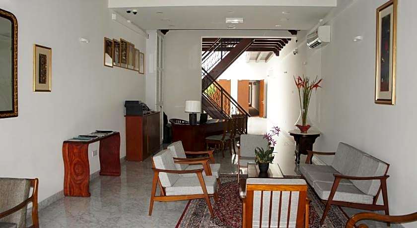 Heeren Straits Hotel