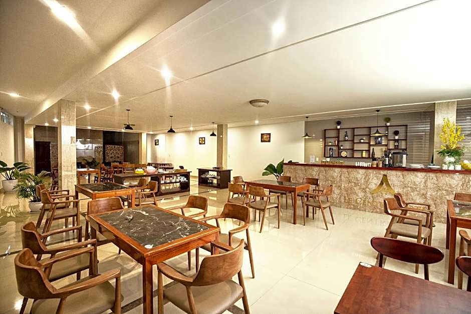 Le Centre Hotel