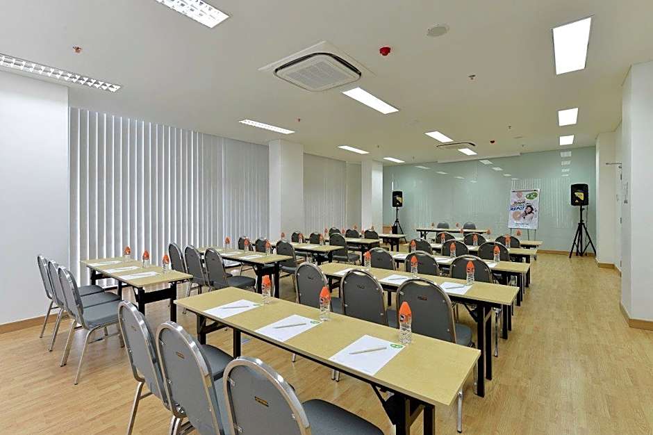 Pop Hotel Diponegoro Surabaya