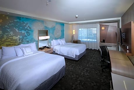 Suite, Multiple Beds (2 Queen Beds and 1 Double Sofa Bed)