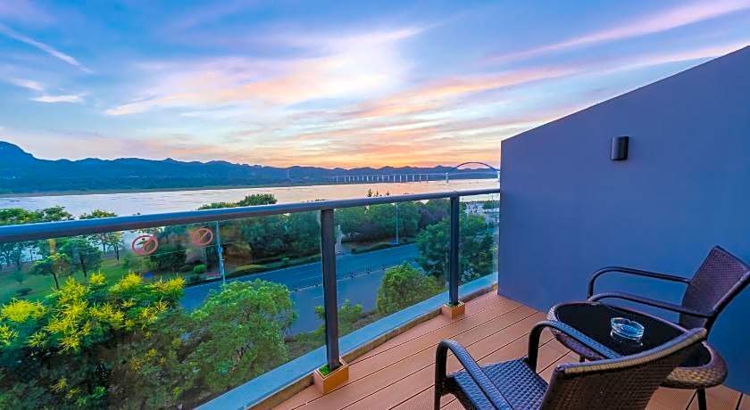 Holiday Inn Express Yichang Riverside By IHG