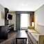 Holiday Inn Express Romulus / Detroit Airport By IHG