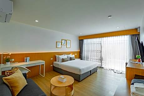 Premier Double Room with Pool Access