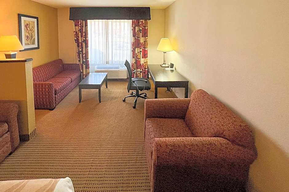 Quality Inn & Suites Farmington