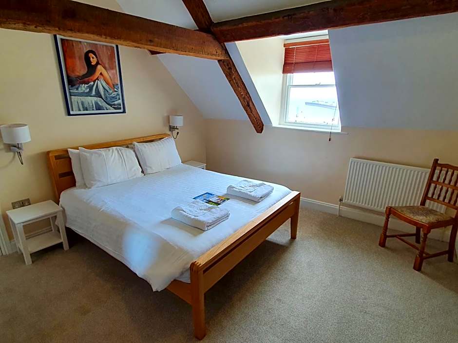 Photo 1 of 8 of 1 Queen Bed, Sea View