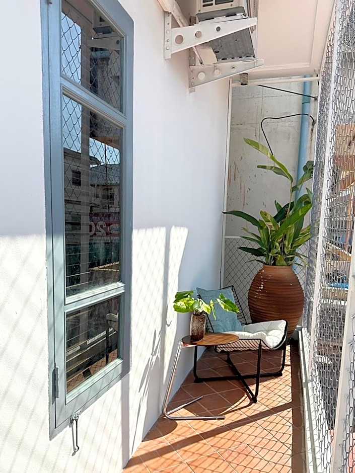 After-Grad Poshtel