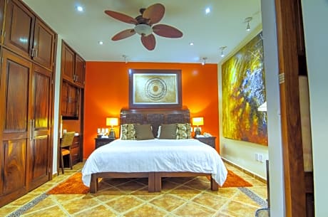 Suite with Hot Tub and Ocean View