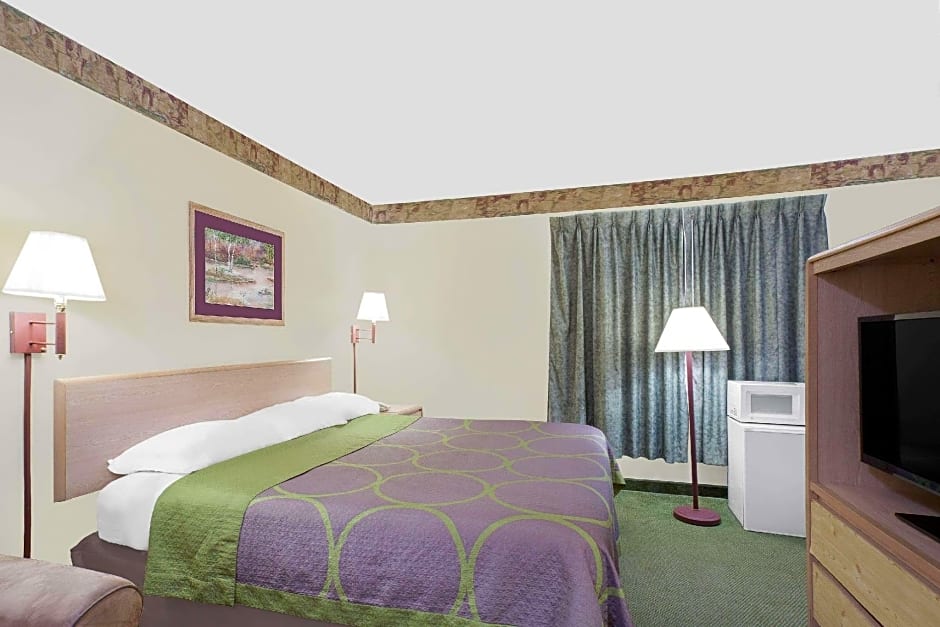 Super 8 by Wyndham Monticello