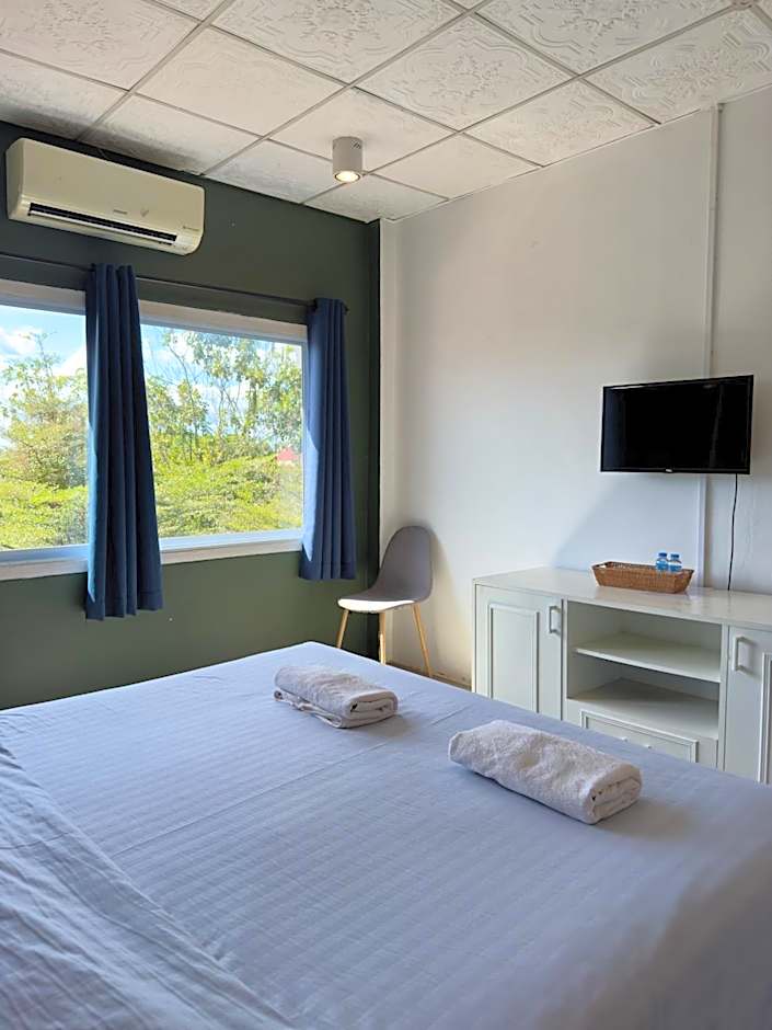 You Empire Hostel & Bar