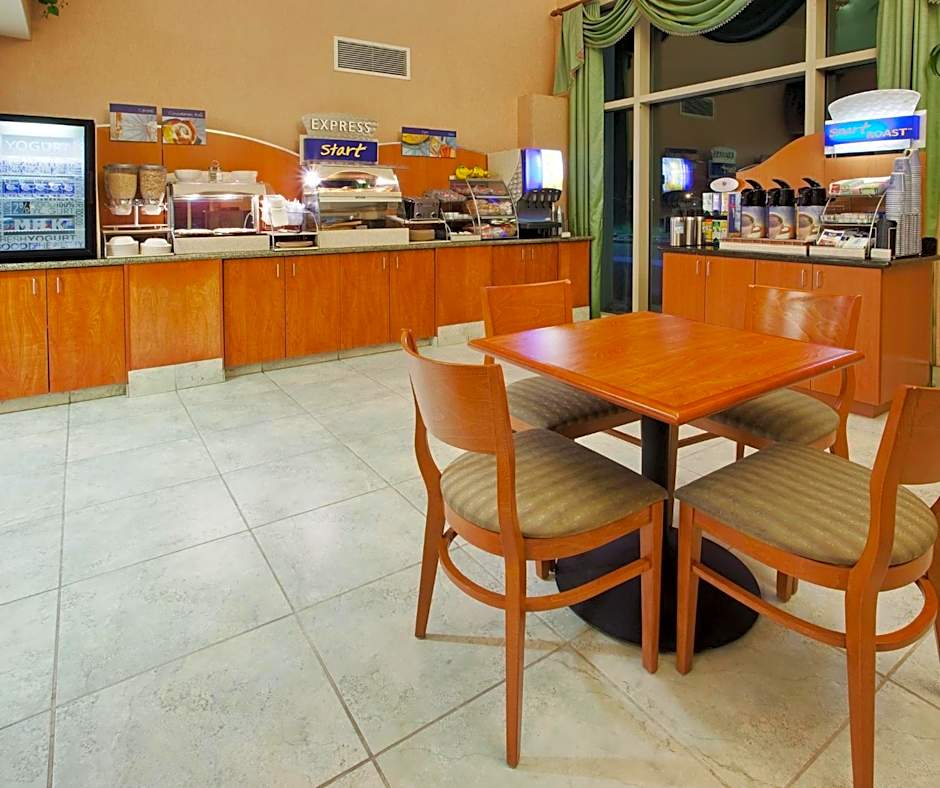 Holiday Inn Express Hotel & Suites Carson City By IHG