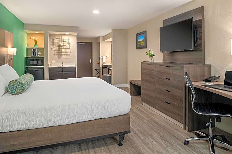 Yosemite Southgate Hotel & Suites