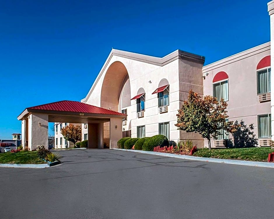 Quality Inn & Suites Farmington