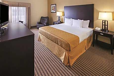 1 King Bed, Mobility/Hearing Accessible Room Roll-In Shower, Non-Smoking
