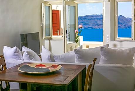 Two-Bedroom Villa with Hot Tub and Caldera View