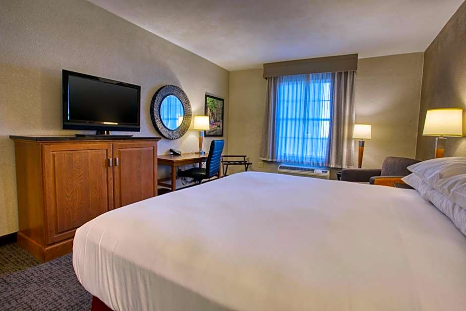 Drury Inn & Suites Near La Cantera