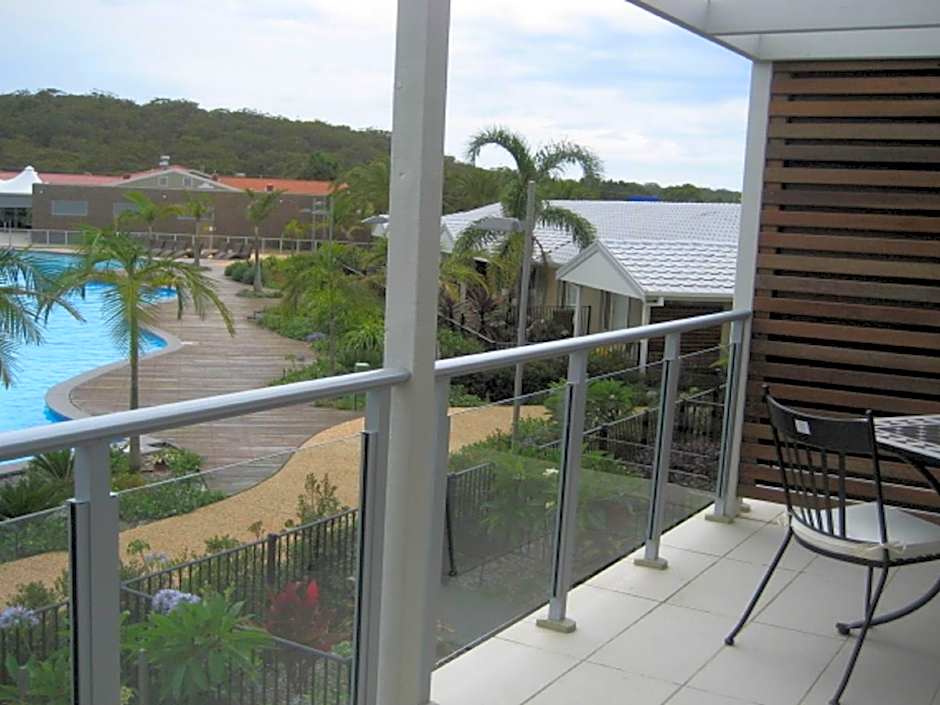 Oaks Pacific Blue 349 fantastic pool