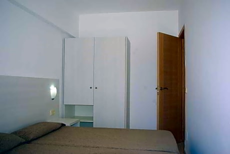 APARTMENT CAPACITY 1 ADULT