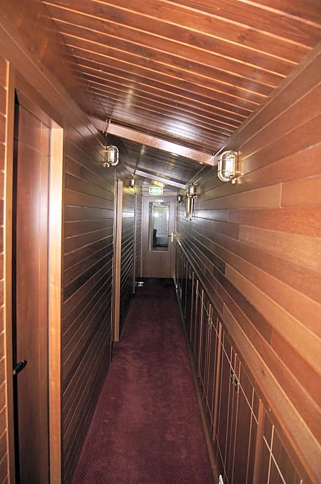 BlackPearl Boat&Breakfast