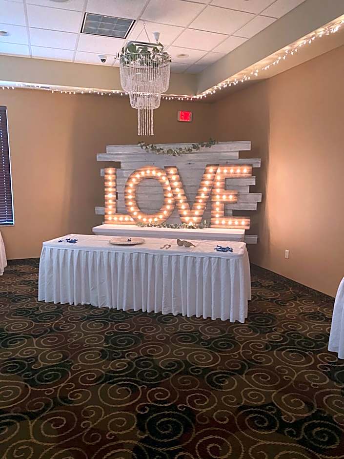 Cobblestone Hotel & Suites - Broken Bow