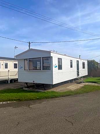 No. 1 Family Caravan at Golden Gate Holiday Centre, Sleeps 6