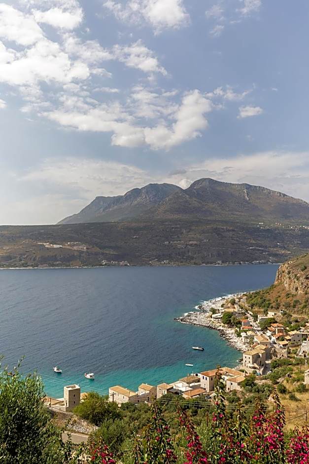 Trapela Limeni Luxury Suites