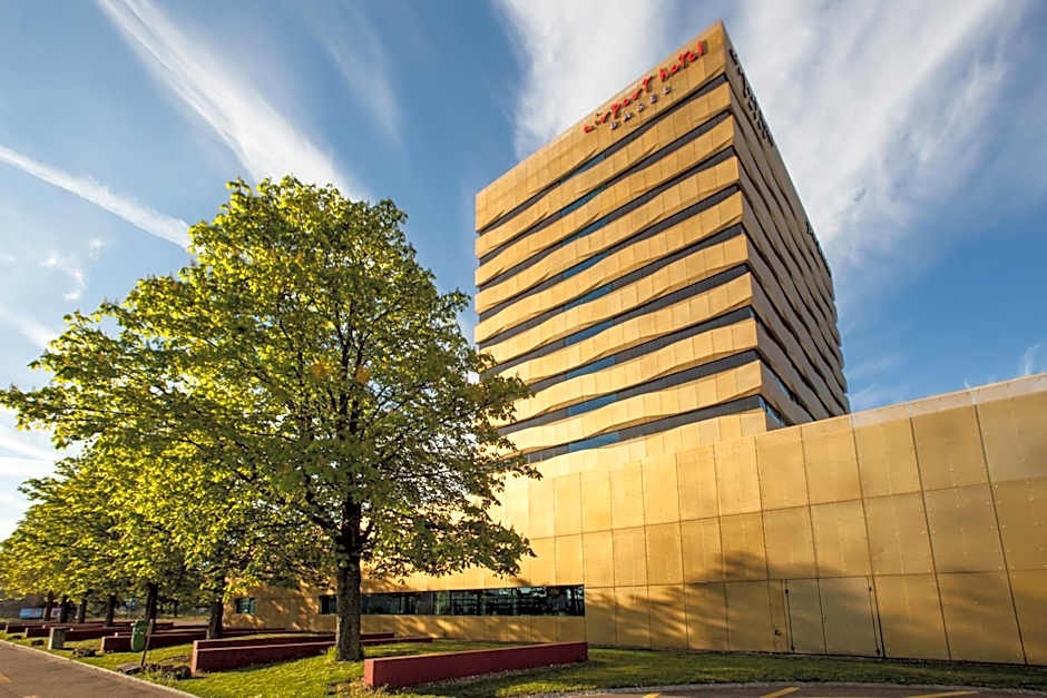 Airport Hotel Basel - Convenient & Friendly
