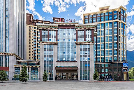 Orange Hotel Linzhi Yak Square