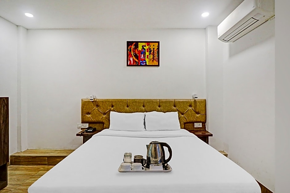 OYO 77788  Townhouse 405 Mall Road