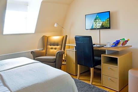 1 Double Bed, Non-Smoking, Standard Room, Free Internet, Full Breakfast