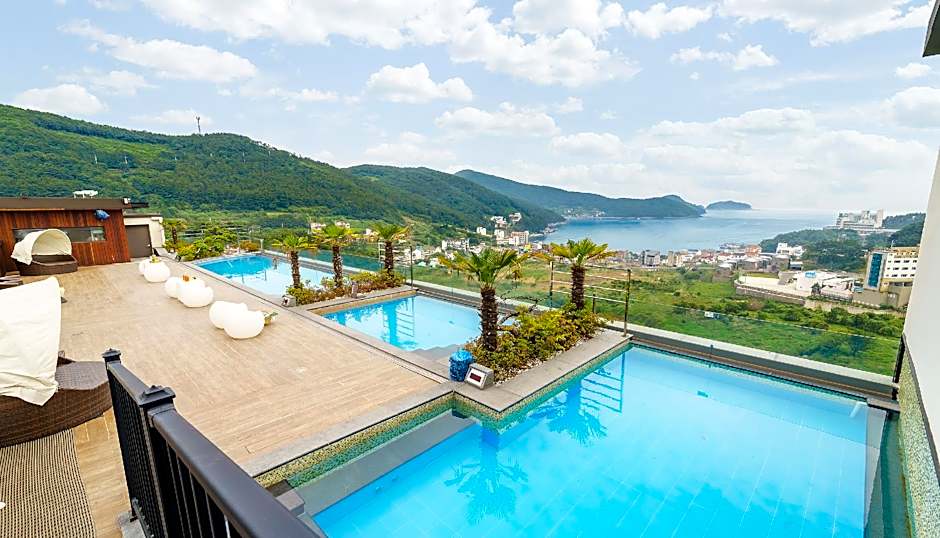 Friemily Pool Villa & Hotel
