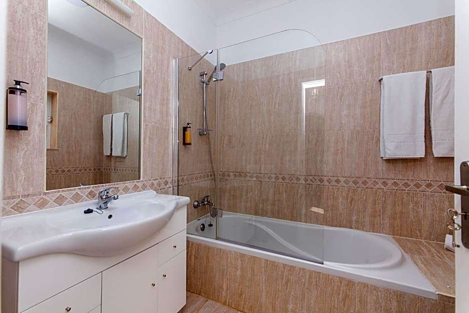 Atalaia Sol Aparthotel - tennis & heated pool in winter