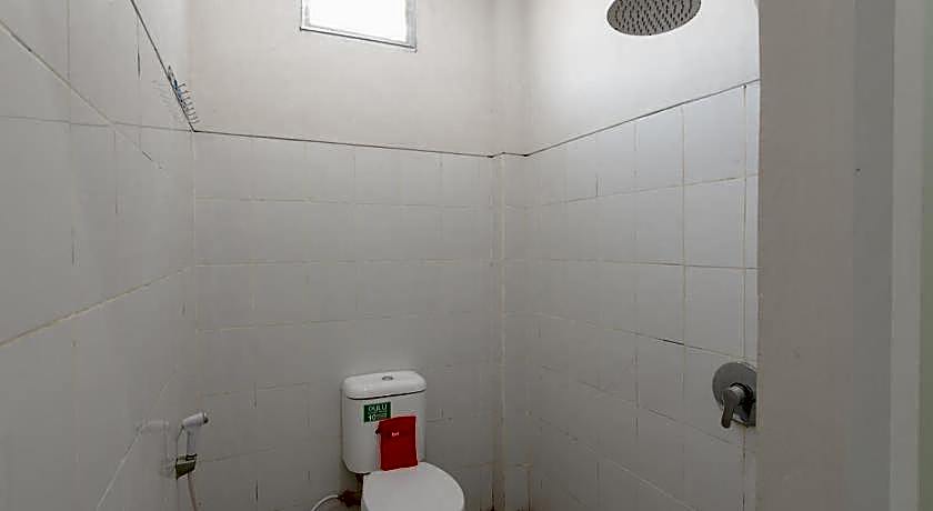 RedDoorz Plus Syariah @ Raya Nginden 2