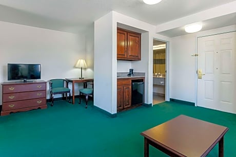 Suite-2 King Beds Non-Smoking Sofabed Microwave And Mini-Refrigerator Wi-Fi Full Breakfast