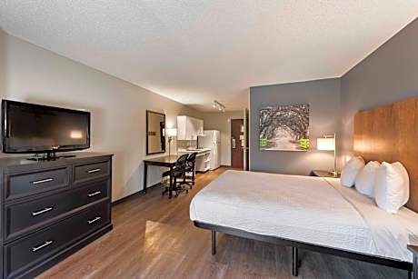 Queen studio with 1 Queen Bed - Disability Access/Non-Smoking