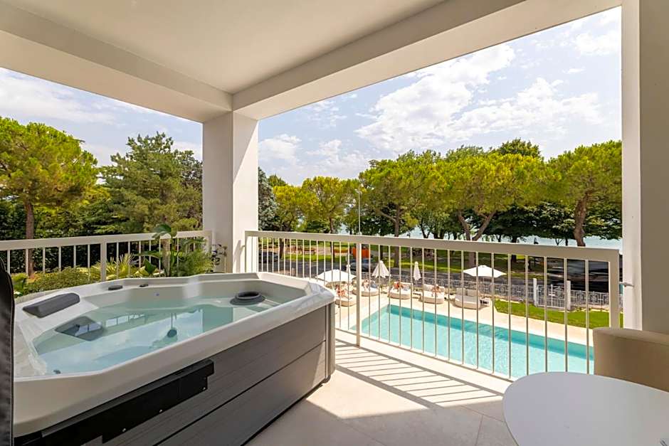 Hi Hotels Sirmione - Lakeview Pool