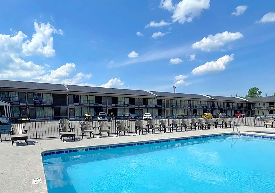 Travelodge by Wyndham Pigeon Forge Dollywood Lane