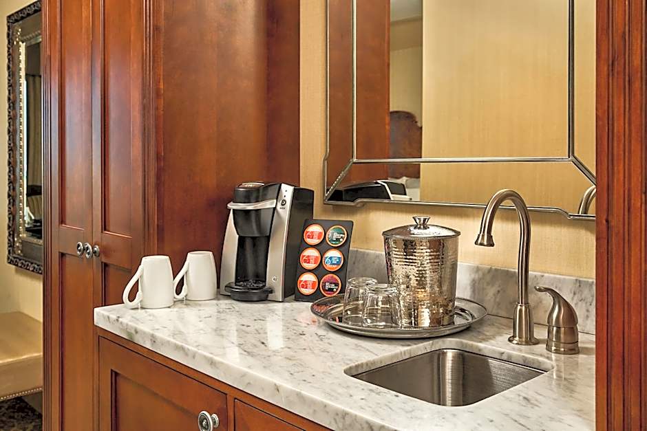 Woolley's Classic Suites