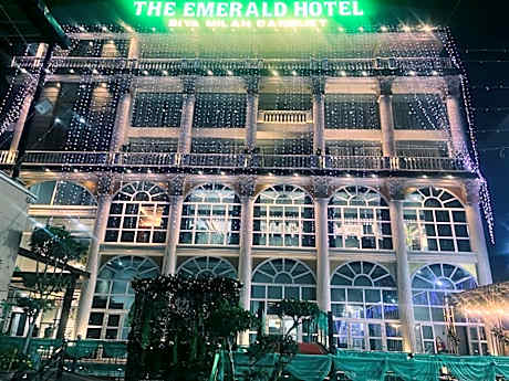 The Emerald Hotel & Siya Milan Banquets