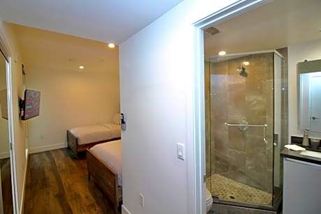 Three-Bedroom Townhouse Style City Suite