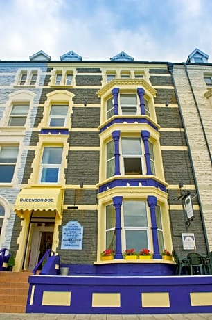 Queensbridge Hotel